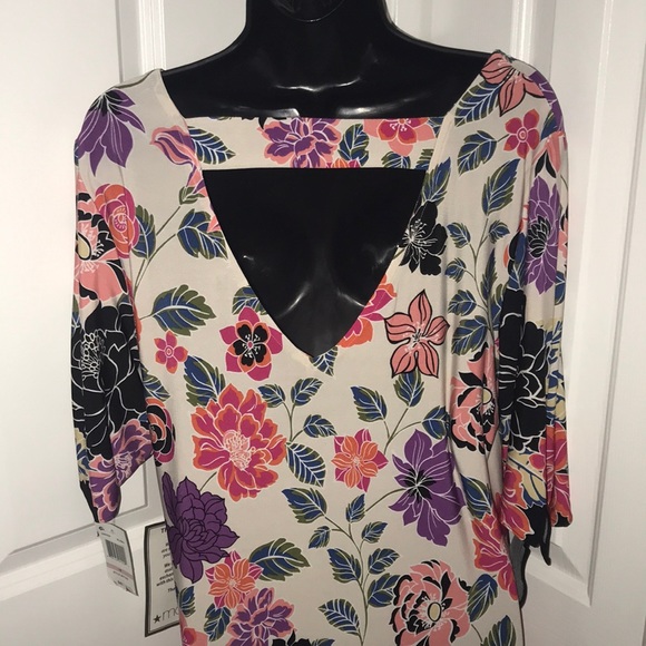 BNWT flower dress. Short sleeve. - Picture 6 of 6
